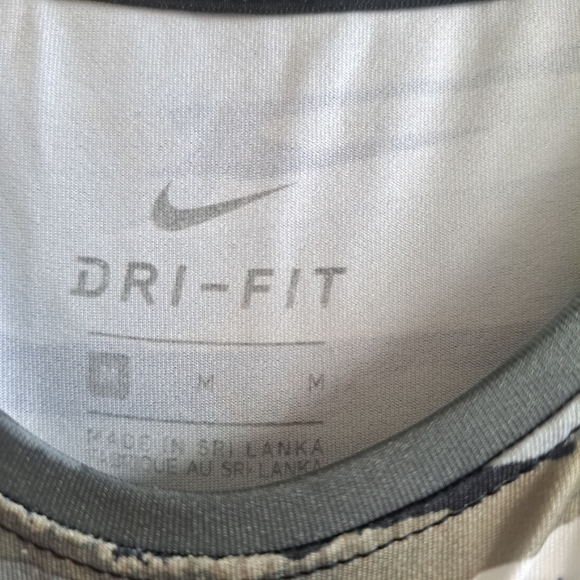 😁NIKE DRI-FIT SHIRT - Picture 5 of 5